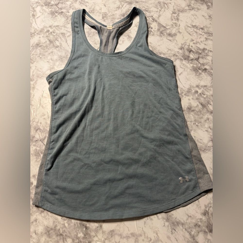 Under Armour heat gear tank top Size Small Gray with Blue stripes